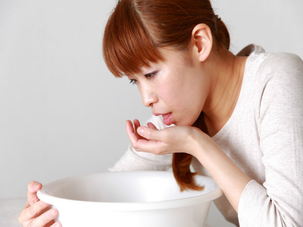 Dấu hiệu của bệnh sỏi thận 4- Buồn nô và nôn.