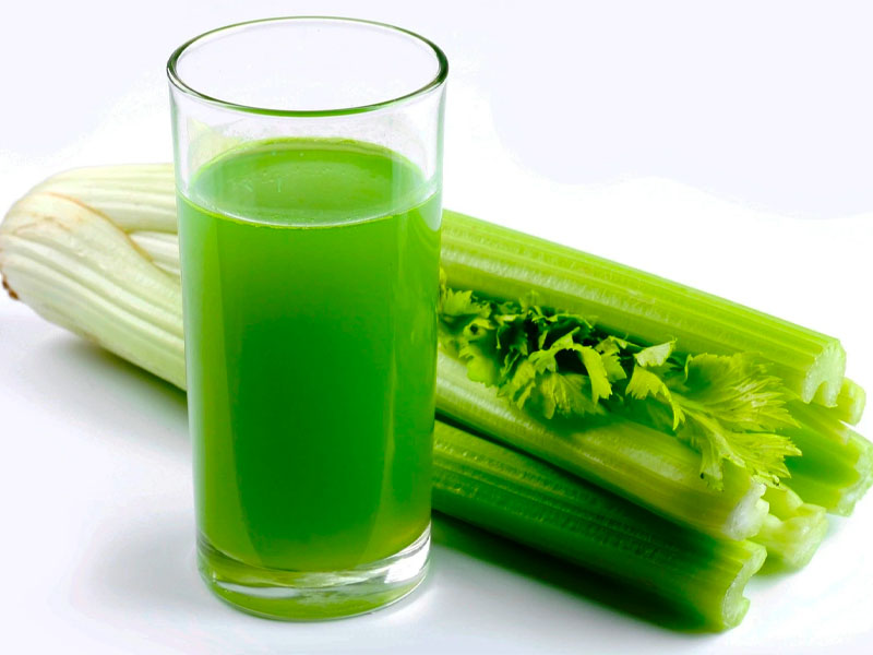 Lợi ích của nước ép cần tây trong việc trị sỏi thận tại nhà