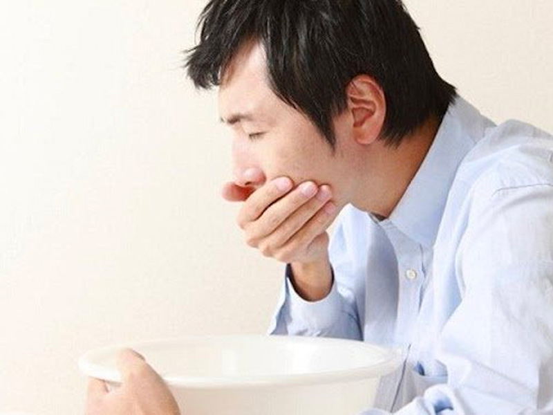 Triệu chứng viêm túi mật thường gặp là buồn nôn và nôn