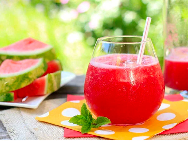 Nước ép dưa hấu giúp thanh nhiệt, lợi tiểu, giảm viêm túi mật