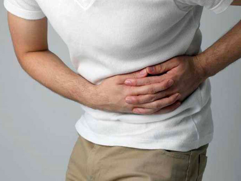 Đau ¼ bụng trái và lan ra sau lưng là triệu chứng điển hình của sỏi tuỵ
