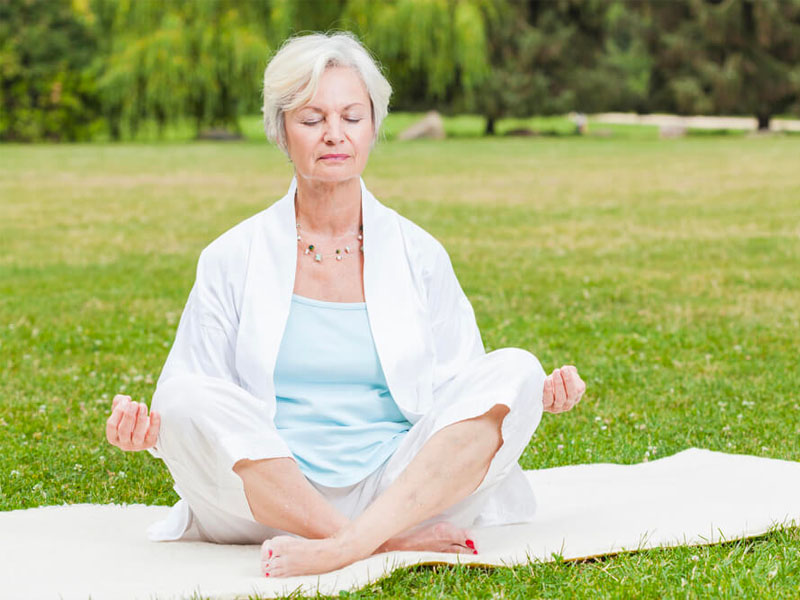 Nên làm gì để giảm cơn đau lưng do sỏi mật gây ra?