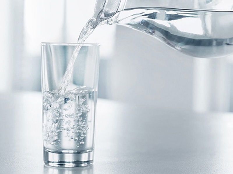 Uống 2 lít nước mỗi ngày giúp ngăn ngừa mắc bệnh sỏi thận 