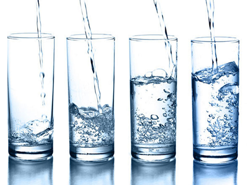  Bị sỏi thận nên uống bao nhiêu nước lọc mỗi ngày?