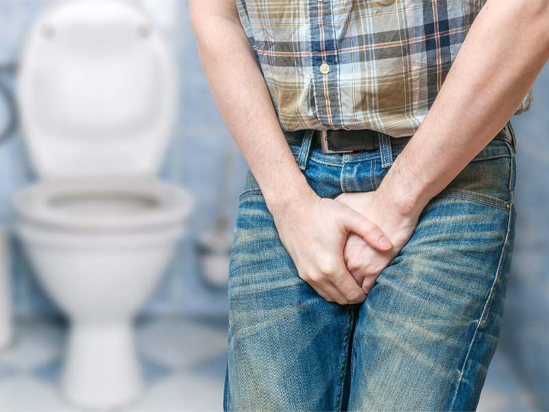 Tiểu nhiều lần, mỗi lần một ít kèm theo buốt là triệu chứng thường gặp của bệnh sỏi niệu quản