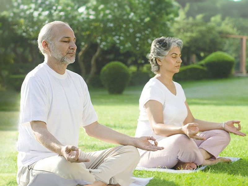 Tập yoga để giảm bớt căng thẳng 