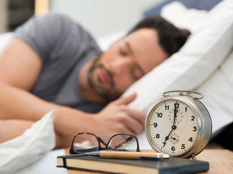 Ngủ đủ giấc là một thói quen sinh hoạt có lợi cho bệnh sỏi mật