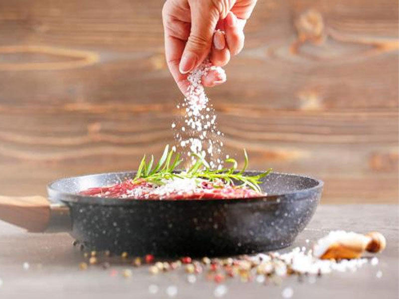 Không nên ăn quá mặn nếu bạn không muốn bị sỏi thận