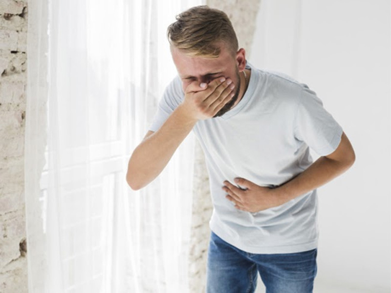 Buồn nôn, ợ chua, đầy hơi và khó tiêu là những biểu hiện thường gặp của sỏi mật
